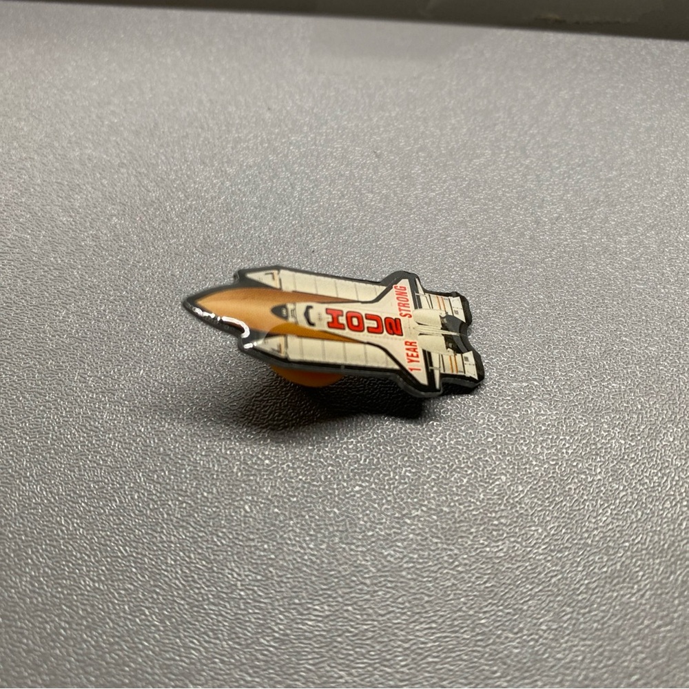 Amazon Pin 1 Year Strong Spaceship NASA SPi Exclusive HOU2 Employee RARE Work - Picture 2 of 6
